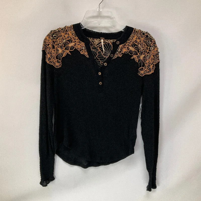 Top Long Sleeve By Free People In Black, Size: S